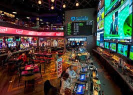 Antarmuka aplikasi toto121 menampilkan menu utama dengan akses ke permainan kasino dan sportsbook